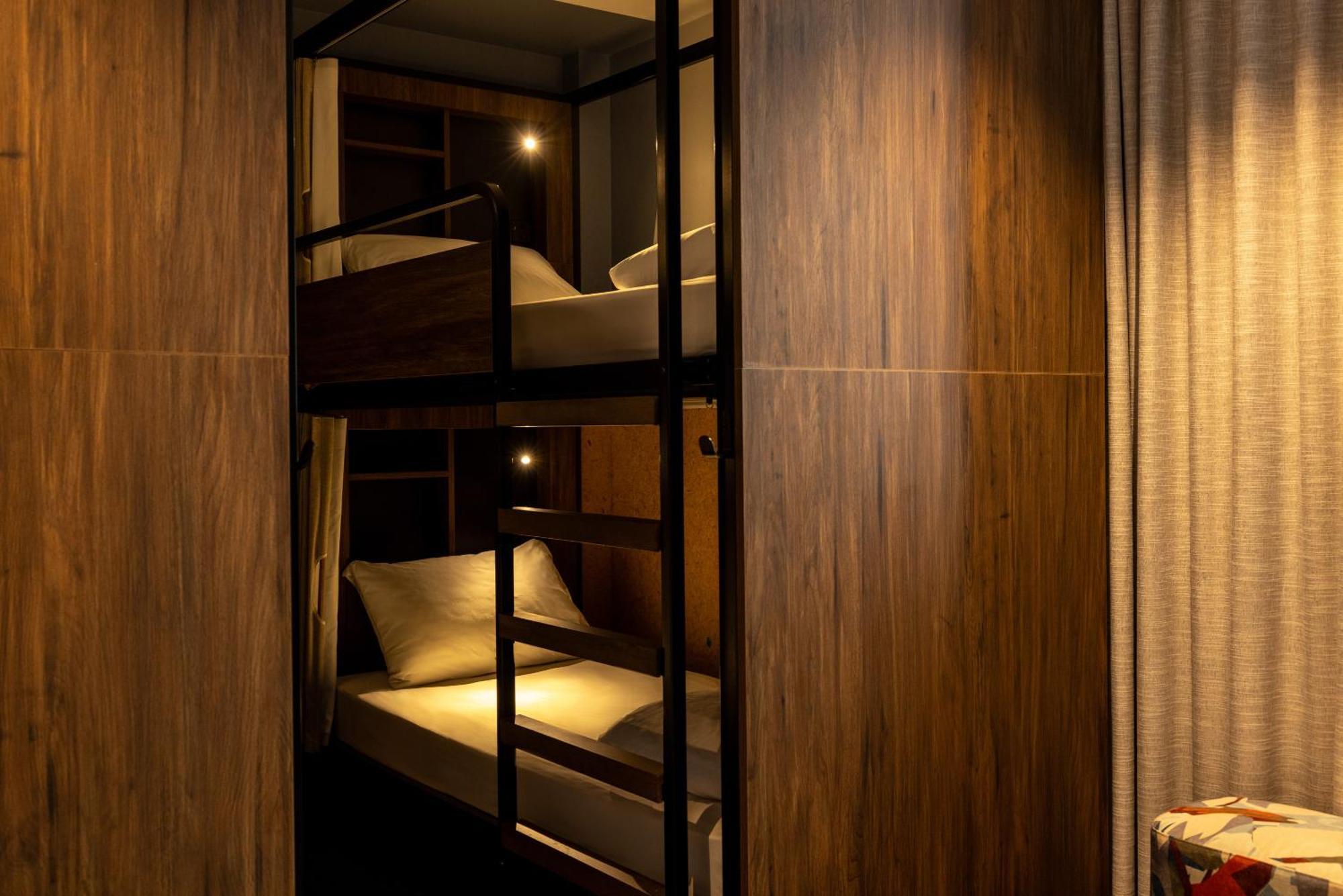 Хостел Haka House Роторуа Экстерьер фото A capsule hotel in Tokyo