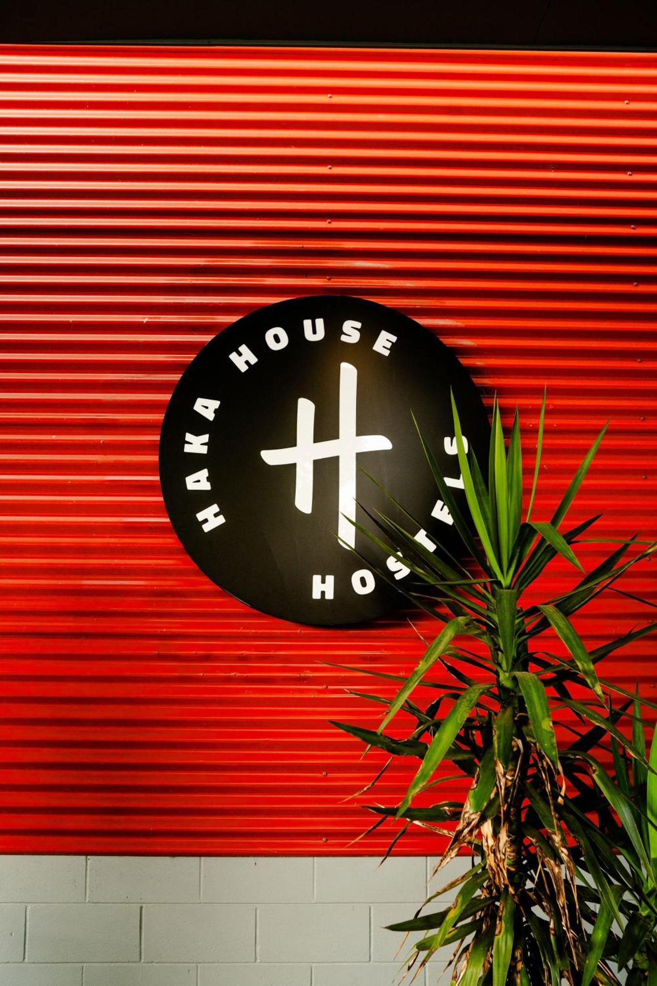 Хостел Haka House Роторуа Экстерьер фото Haka House